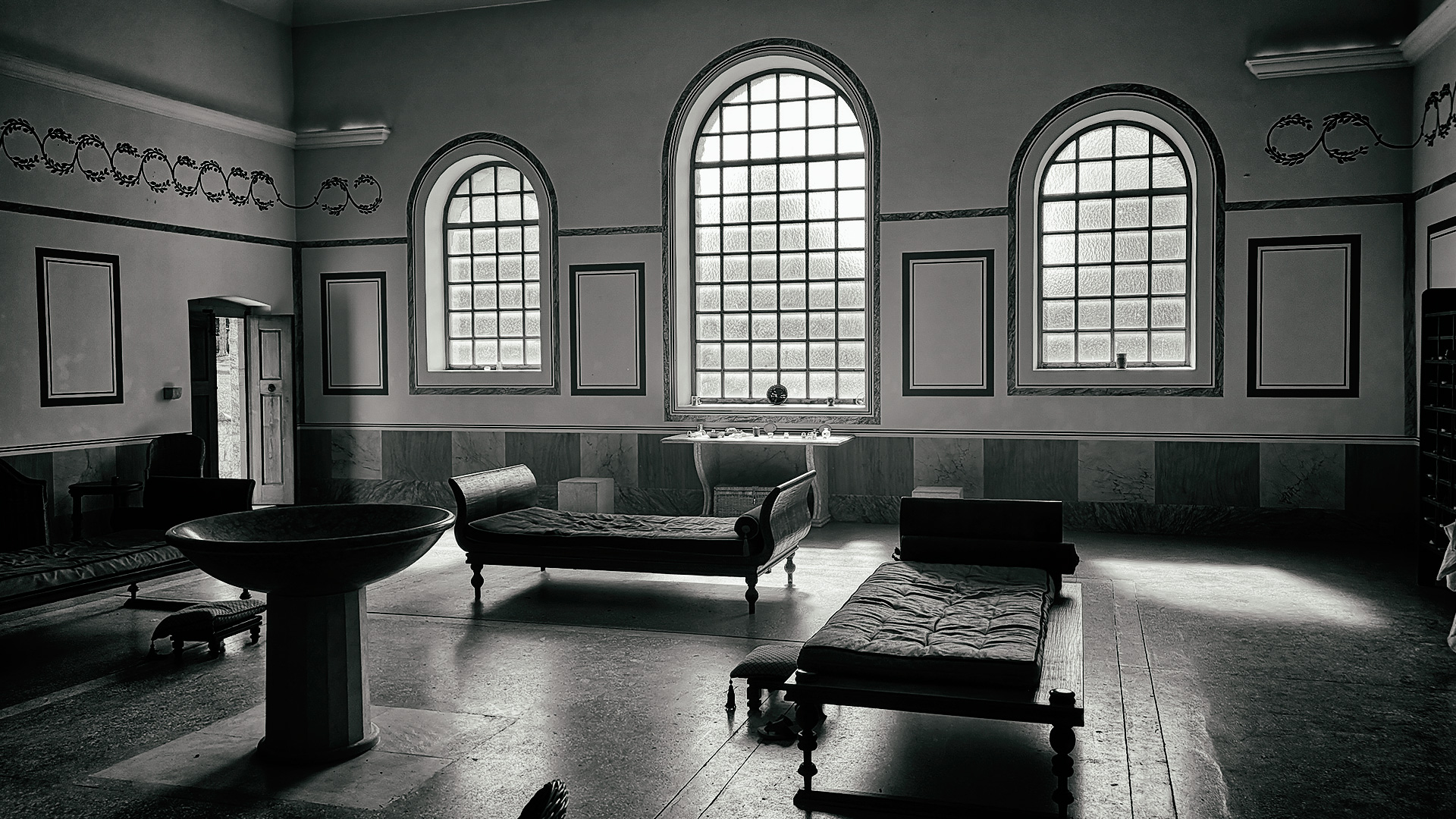 urlaubsgrüße aus einem aufblasbaren reiselabyrinth